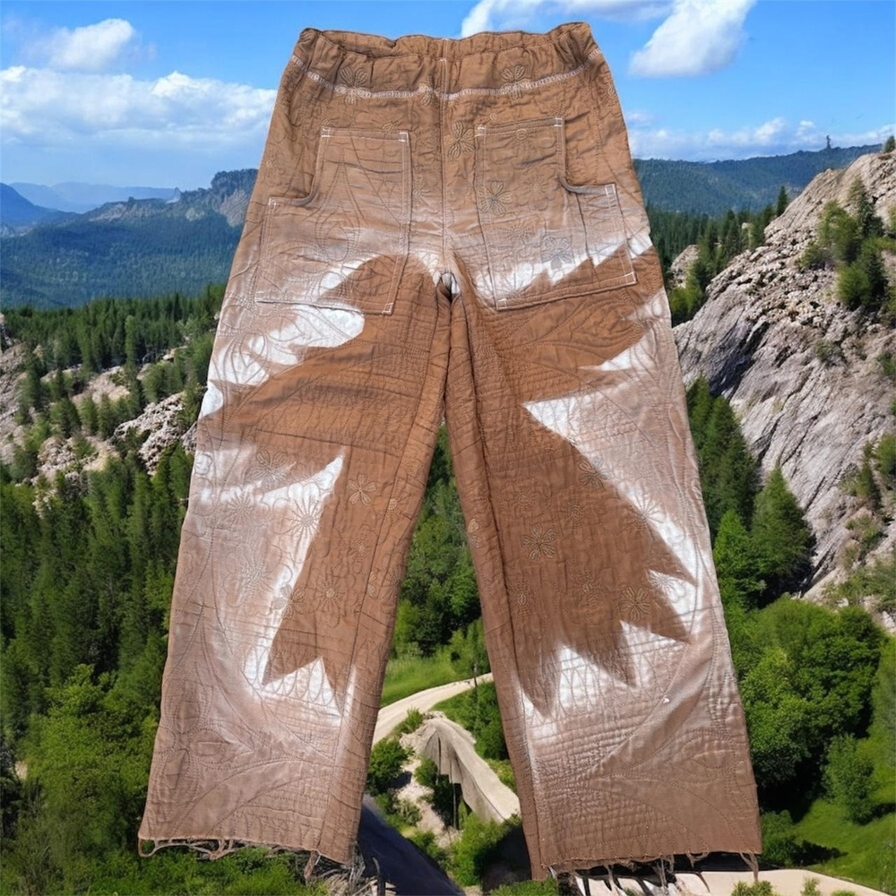 DOVE BROWN QUILTS brown quilted material and spray paint design pants - Medium